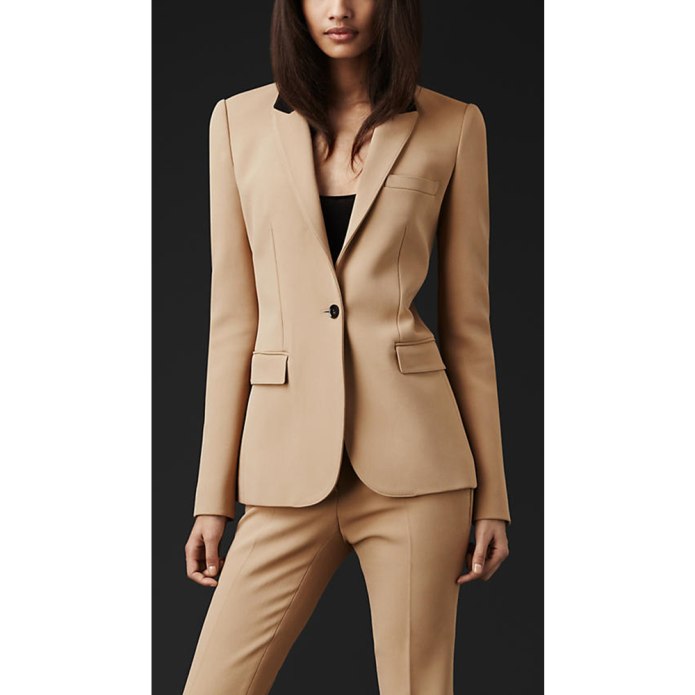 Деловой костюм женский