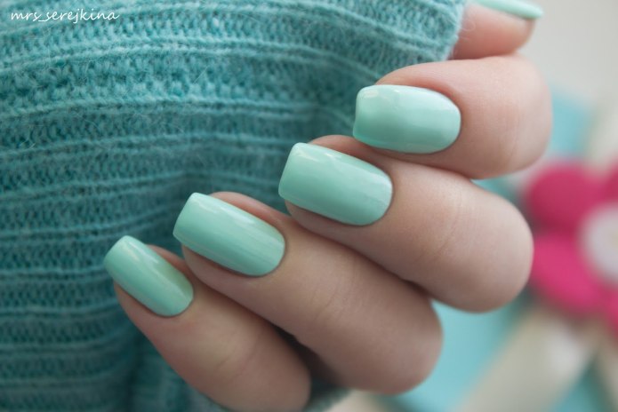 Ногти мятного цвета
