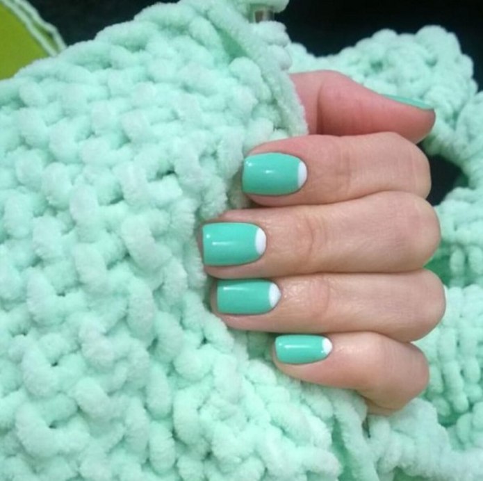 Ногти цвета ментол