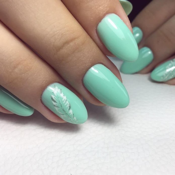 Ногти мятного цвета