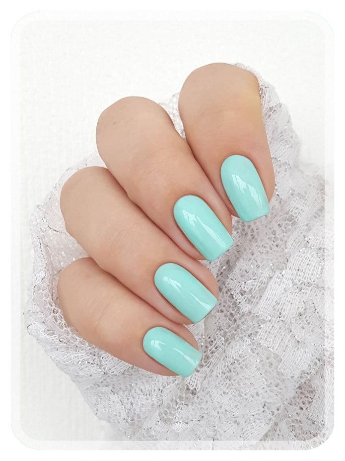 Бирюзовые ногти