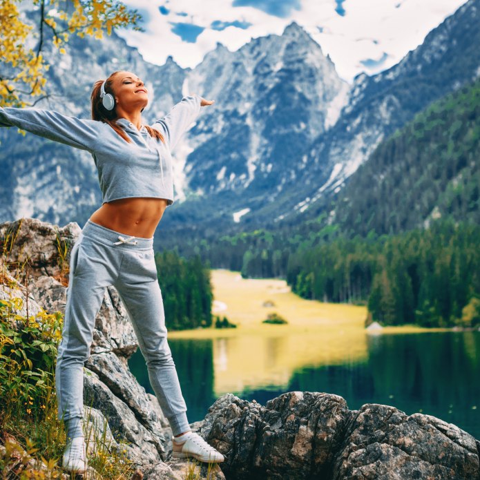 Девушка в горах