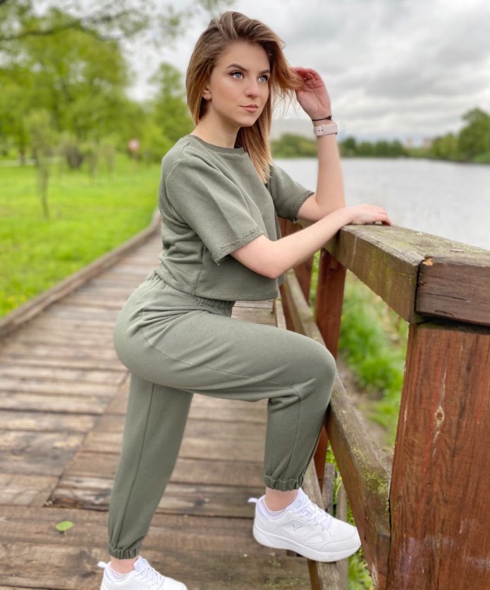 Летние спортивные костюмы женские