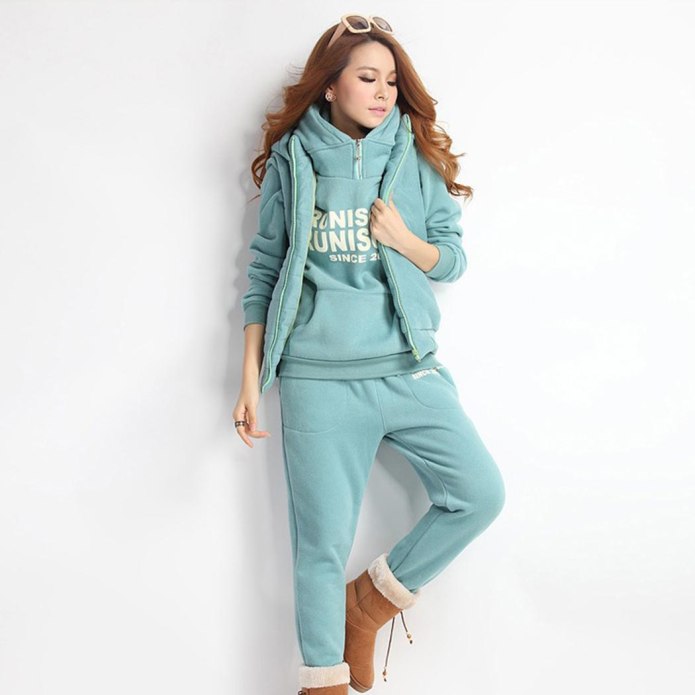 Спортивные костюмы женские модные