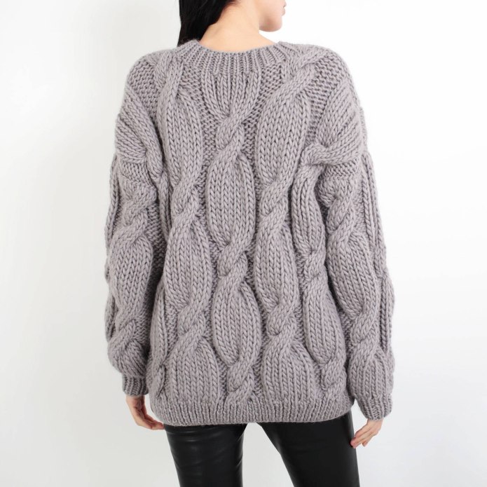 Объемные вязаные свитера