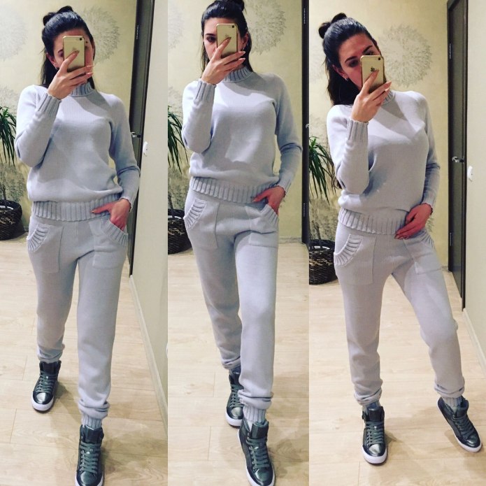 Белый трикотажный костюм женский