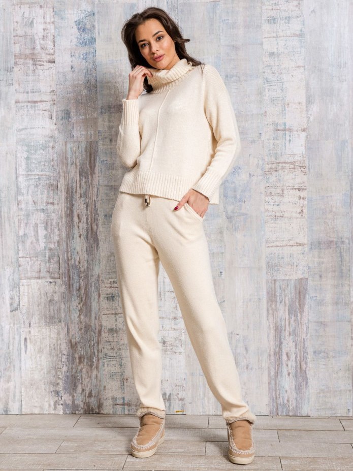 Трикотажные костюмы женские