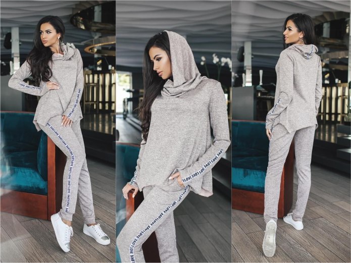 Трикотажный костюм с юбкой