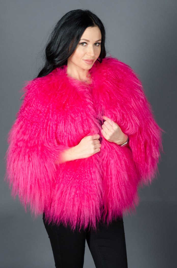 Белая шуба с цветными вставками