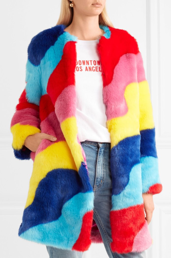 Разноцветные цветные шубы