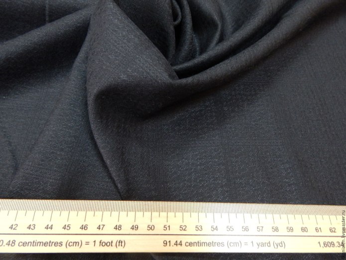 Камвольная костюмная ткань