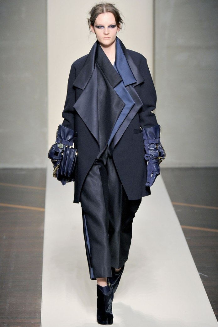 Одежда в стиле деконструктивизма