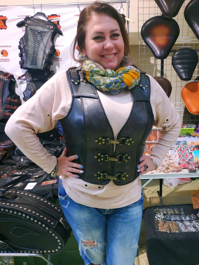 Жилет трикотажный женский