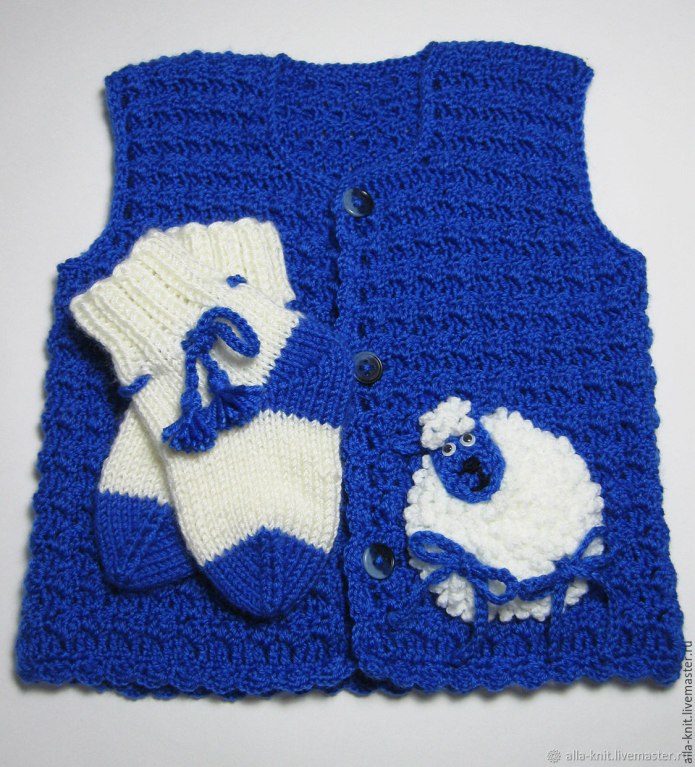 Вязаные детские безрукавки