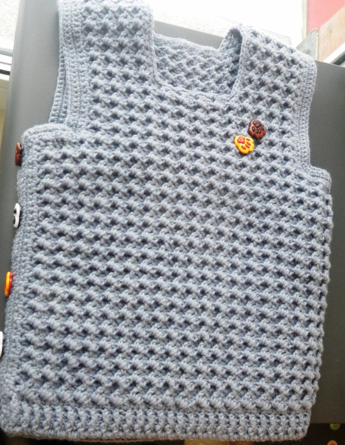 Детская безрукавка крючком