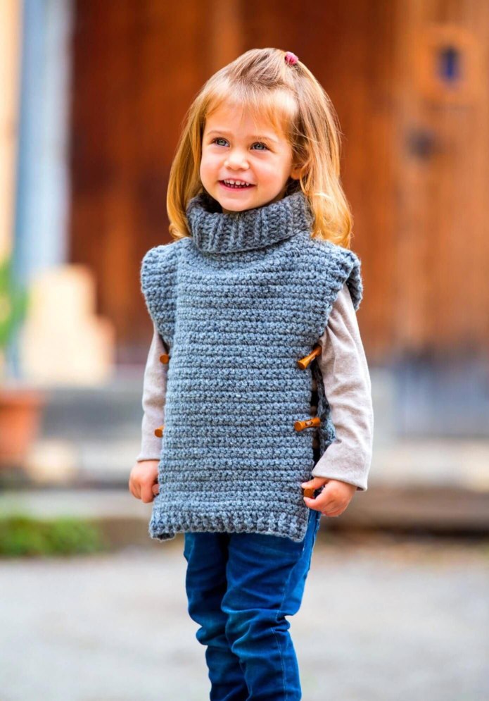 Детский вязаный жилет