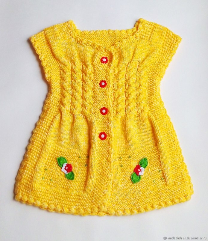 Жилетка детская вязаная