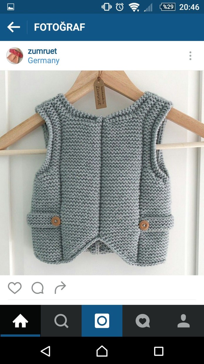 Вязаные детские безрукавки спицами