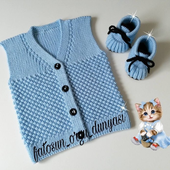 Детские вязаные жилетки