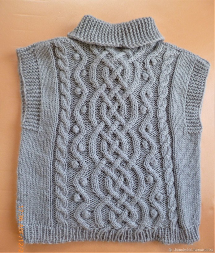 Вязаные детские безрукавки