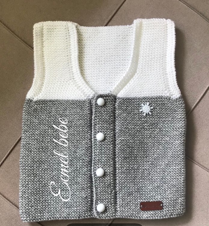 Безрукавки для малышей до года