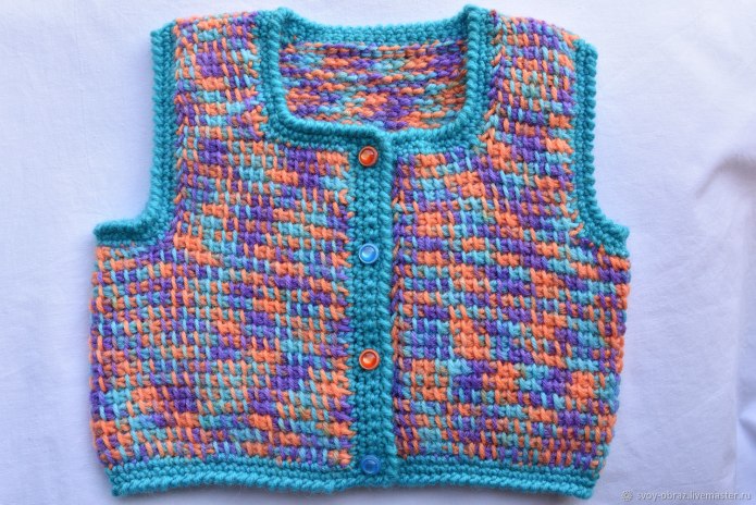Детские вязаные жилетки