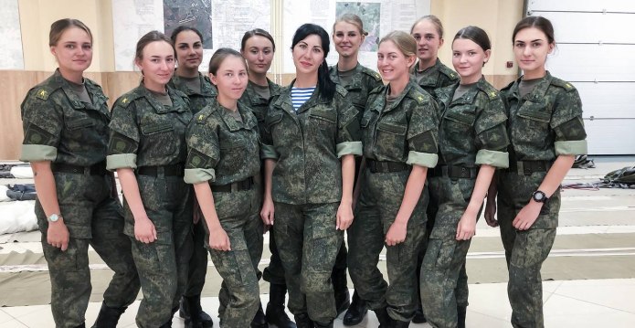 Девушки служащие в армии
