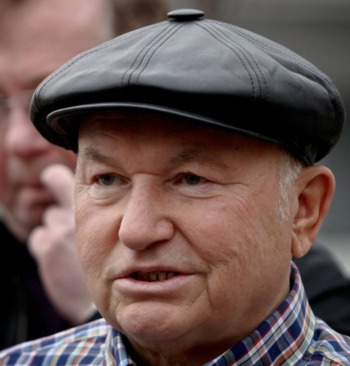 Юрий Лужков в кепке