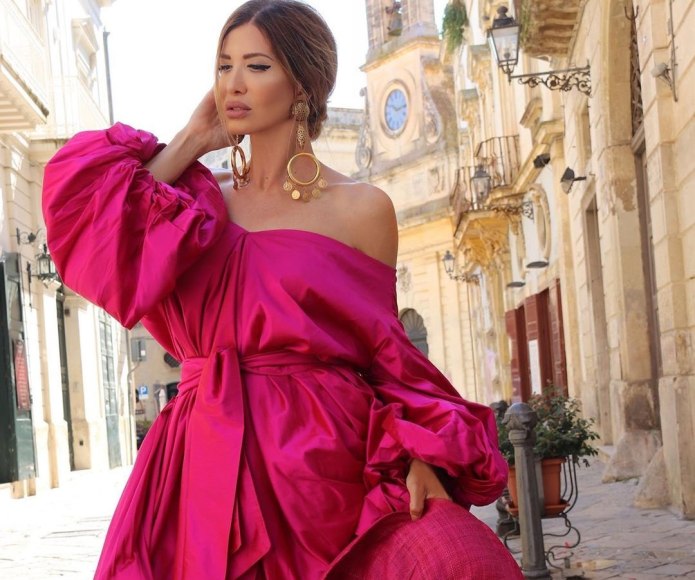 Алый цвет в одежде