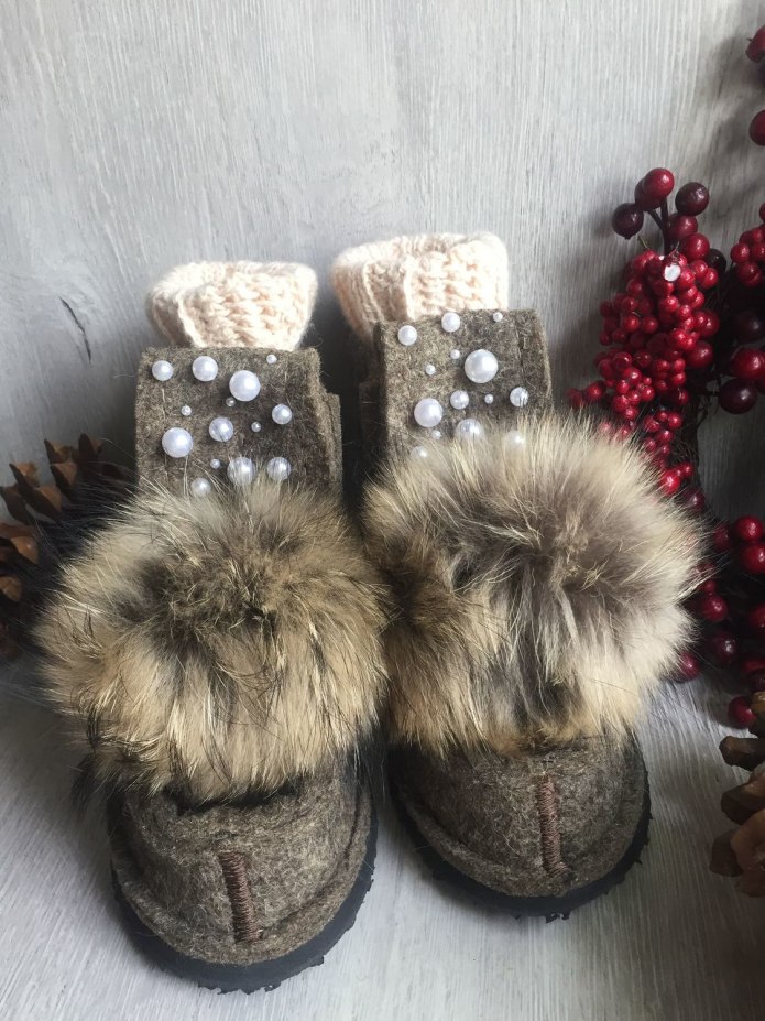 Валенки с помпоном