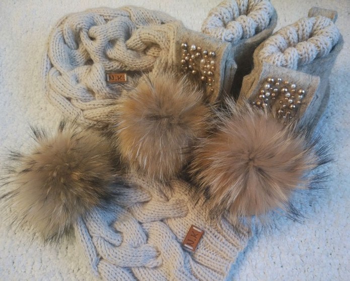 Валеши бежевые с помпоном