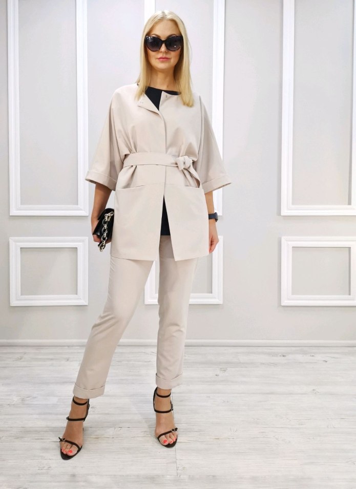 Брючный костюм женский черный оверсайз