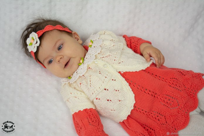 Детская вязаная кофточка