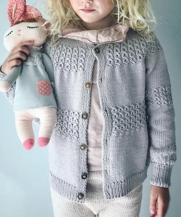 Кофта для девочки спицами