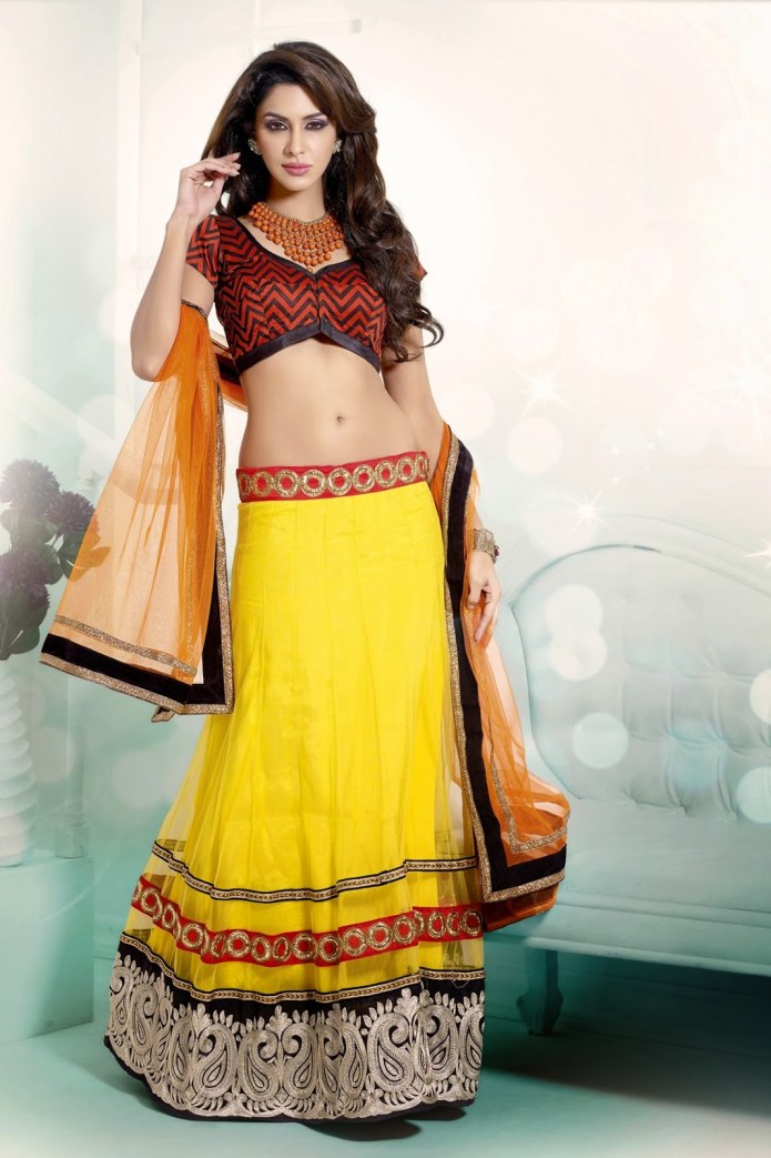 Шридеви в оранжевом осень