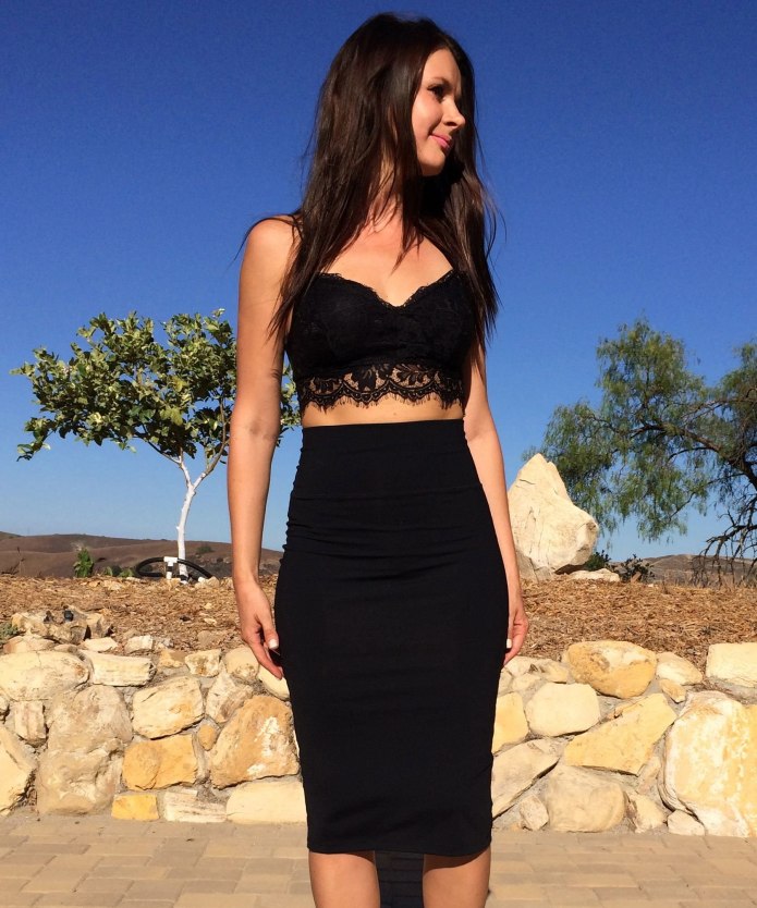 Черный топ с юбкой