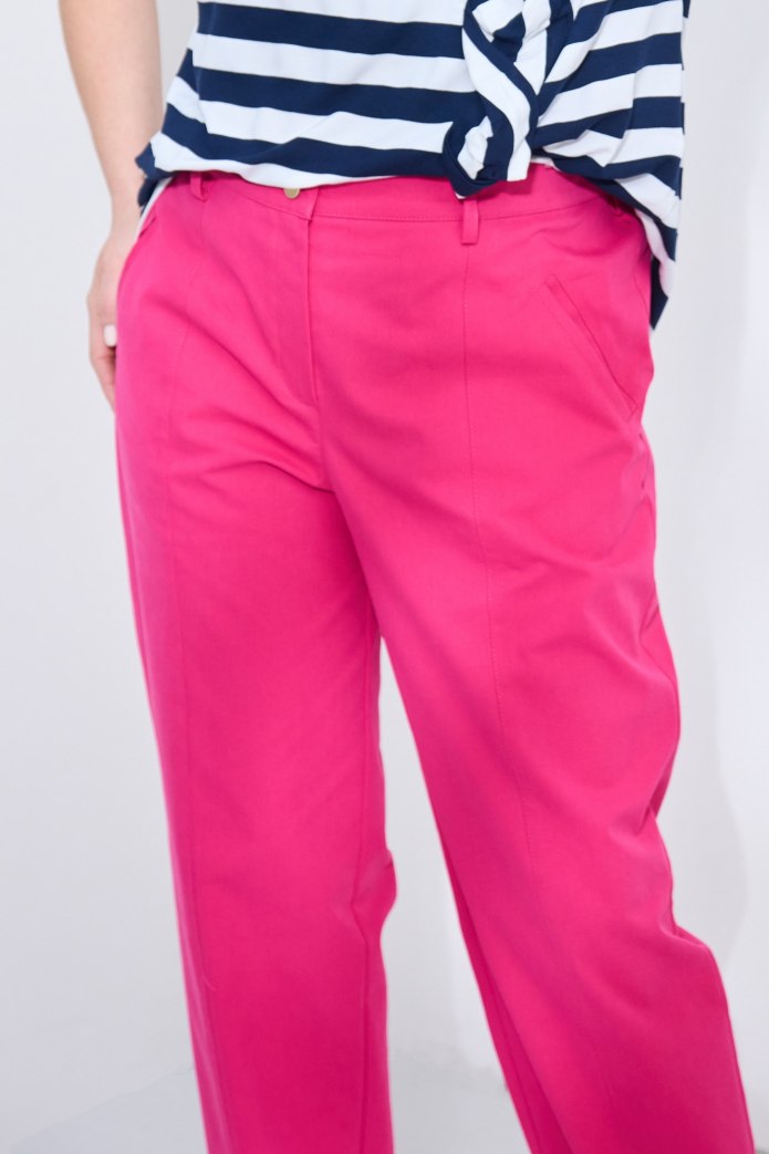 Малиновые брюки