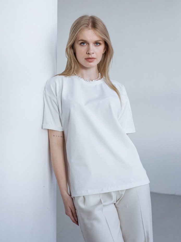 Белая футболка оферасай