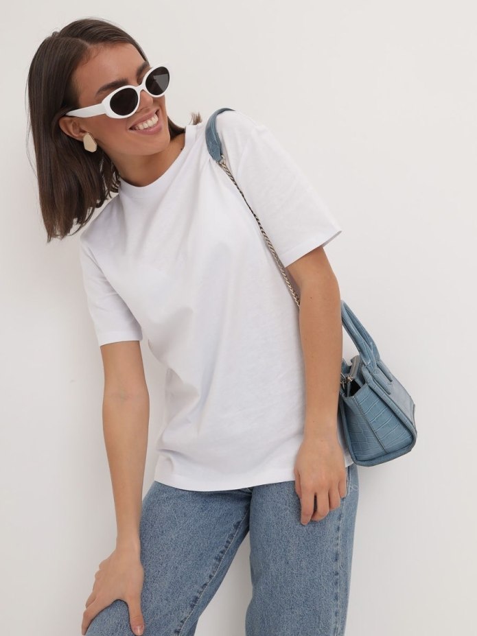 Белая футболка