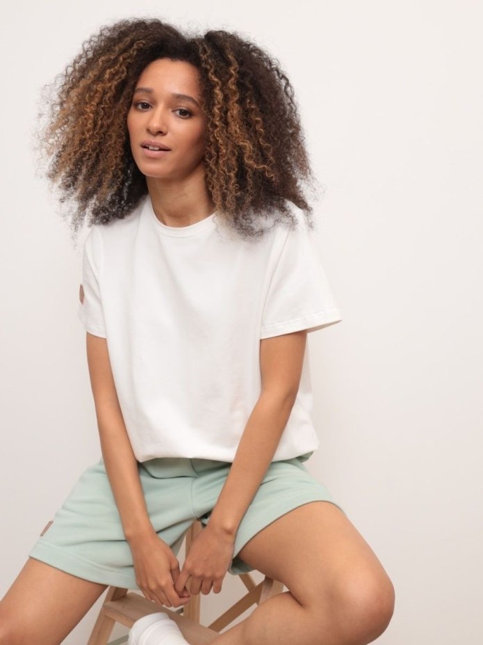 Белая майка оверсайз