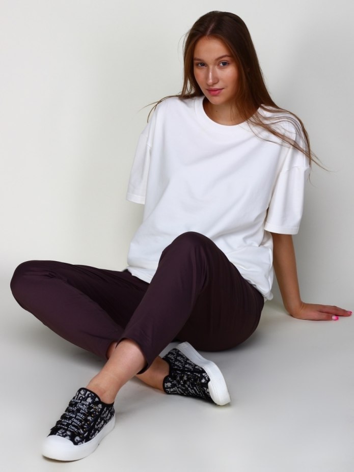 Плотная футболка оверсайз