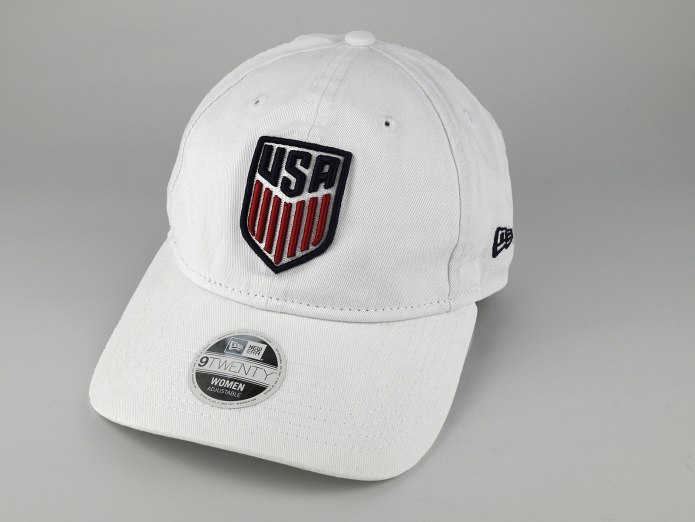 Водолазка и кепка