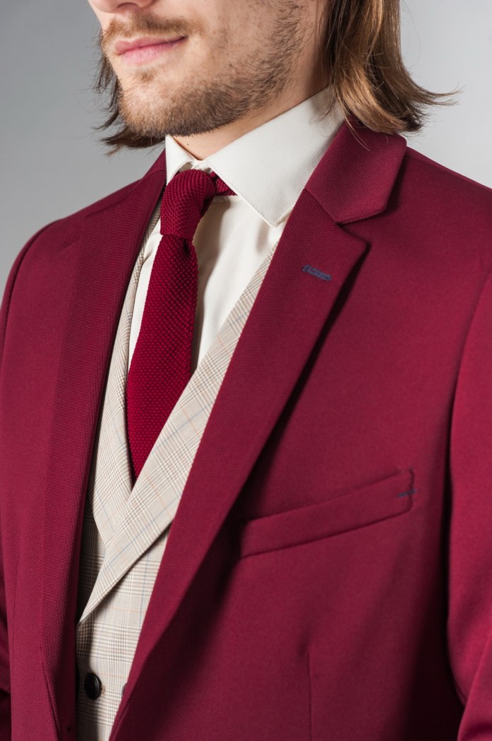 Малиновый пиджак мужской