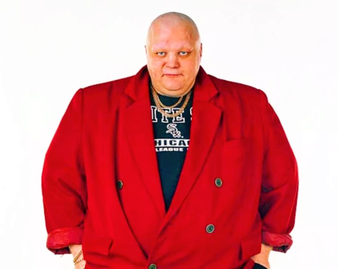 Стас Барецкий в пиджаке