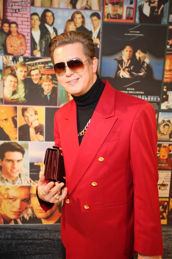 Малиновый пиджак Версаче