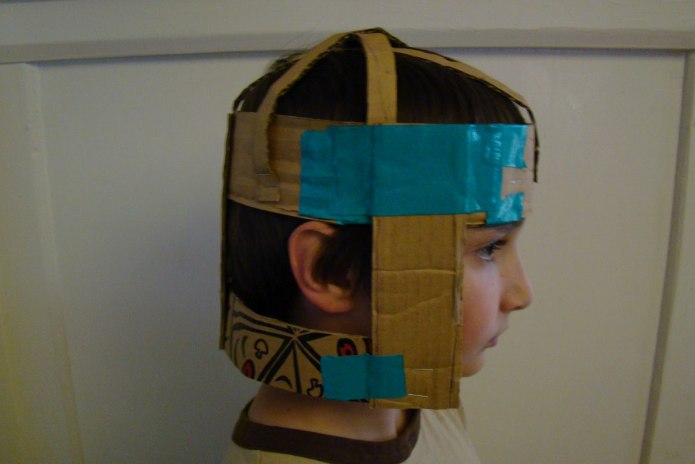 Шлем из картона