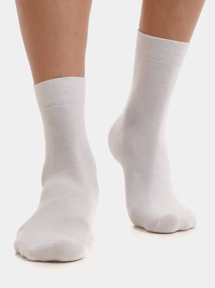 Длинные белые носки