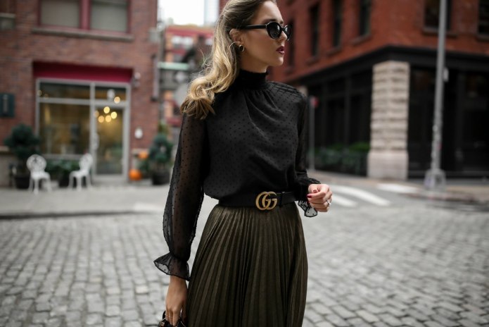 Черная водолазка с юбкой