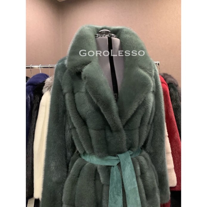 Шуба изумрудного цвета