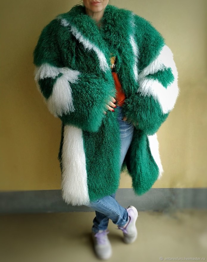 Темно зеленая шуба